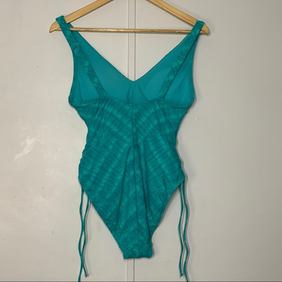 Robin Piccone's Sahara Sahara Over The Shoulder One Piece Swimsuit - Picture 6 of 11